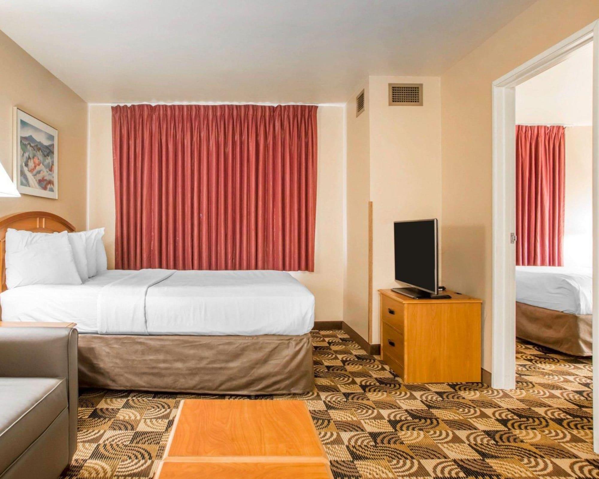 ฮอว์ทอร์น สวีท บาย วินด์แฮม โอ๊คครีก/มิลวอคีแอร์พอร์ต Hotel ภายนอก รูปภาพ