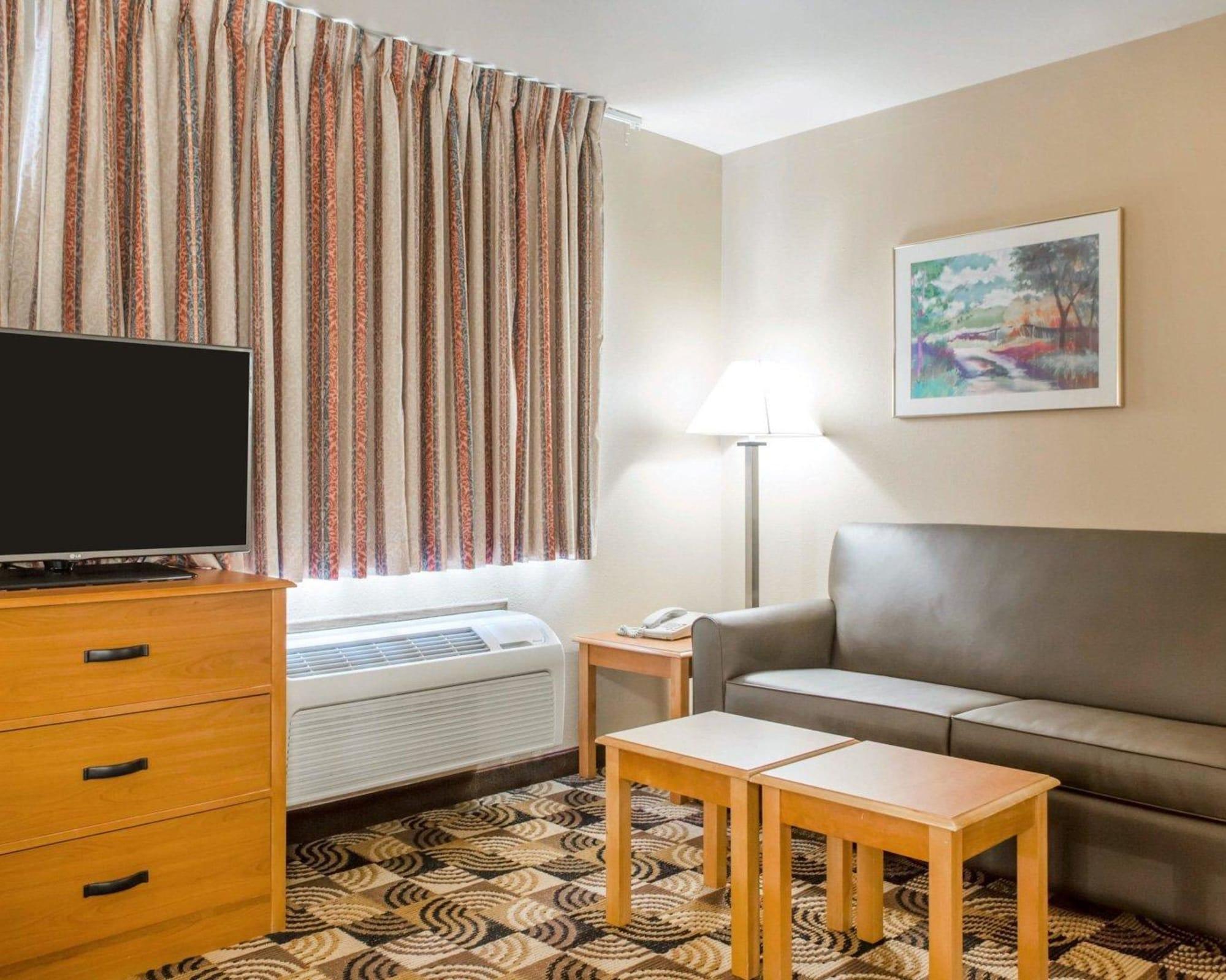 ฮอว์ทอร์น สวีท บาย วินด์แฮม โอ๊คครีก/มิลวอคีแอร์พอร์ต Hotel ภายนอก รูปภาพ