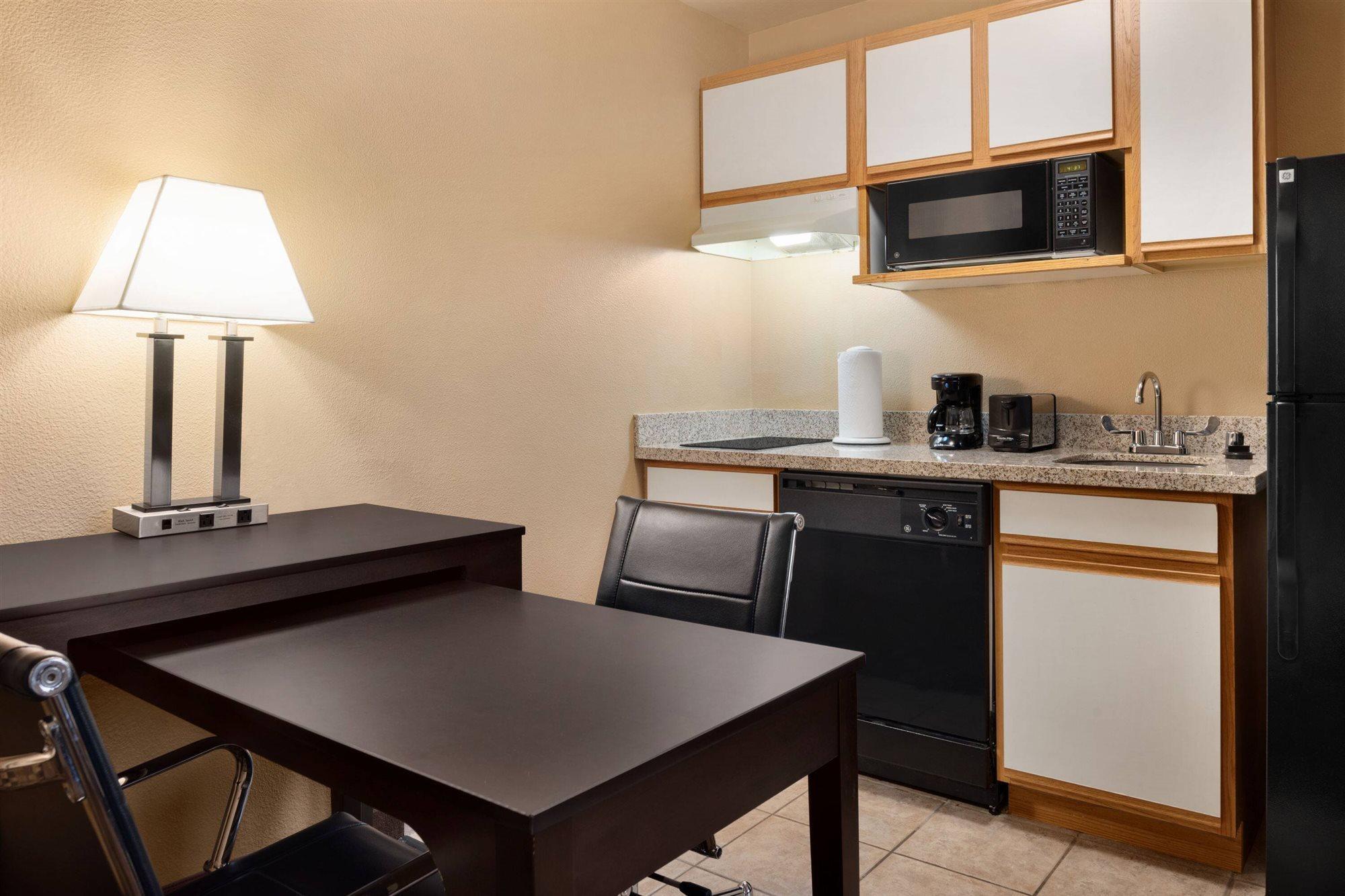 ฮอว์ทอร์น สวีท บาย วินด์แฮม โอ๊คครีก/มิลวอคีแอร์พอร์ต Hotel ภายนอก รูปภาพ