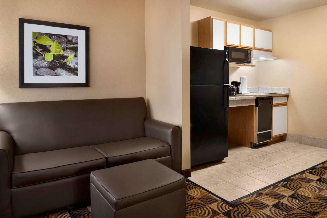 ฮอว์ทอร์น สวีท บาย วินด์แฮม โอ๊คครีก/มิลวอคีแอร์พอร์ต Hotel ภายนอก รูปภาพ
